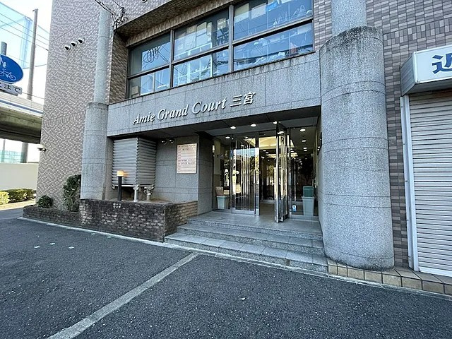 アミーグランコート三宮のエントランス