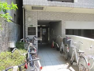 【エントランス】 | 落ちついた外観にマッチしたエントランスです