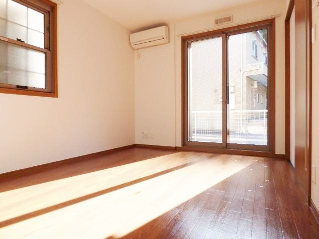 逗子市久木１丁目のアパートの居間・リビング|使いやすいリビングになります♪