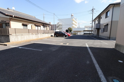 【駐車場】 | エスコルタ新町 B | 駐車場