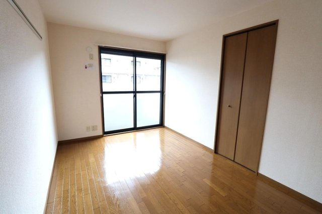 ハイカムール東台 ＡＢＣＤの寝室|洋室（ハングバー付き）