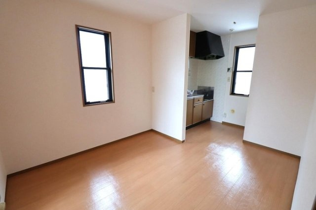 ハイカムール東台 ＡＢＣＤの居間・リビング|ダイニングキッチン