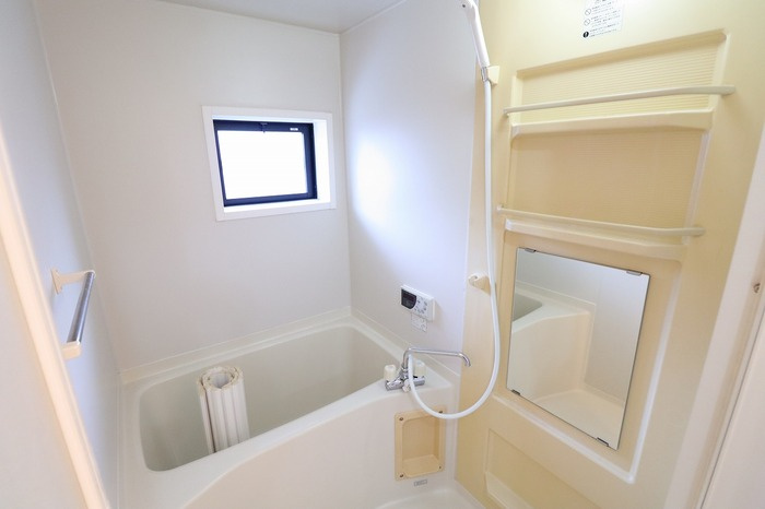 ハイカムール東台 ＡＢＣＤの浴室|浴室（追い焚き機能付き）