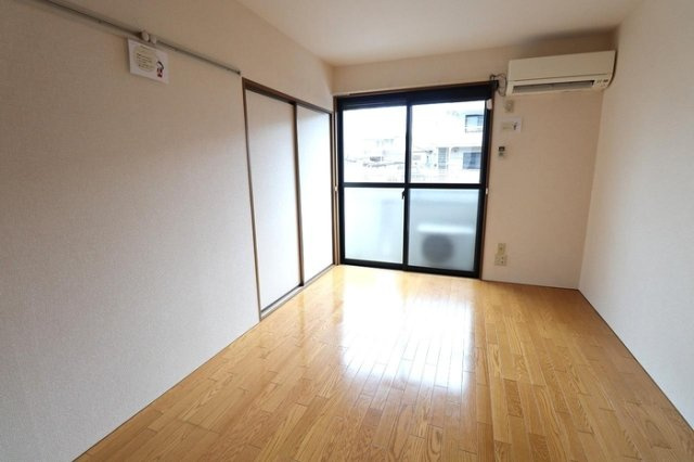 ハイカムール東台 ＡＢＣＤの内装|洋室（エアコン付き）