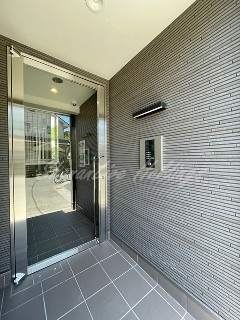 藤沢市城南１丁目のアパートのエントランス|安心オートロック付きエントランス♪