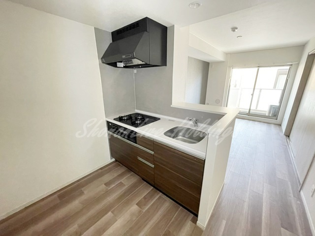 藤沢市城南１丁目のアパートのキッチン|嬉しいカウンターキッチン♪