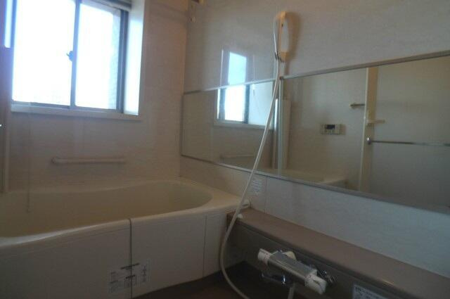 フローレンス鷹匠の浴室| 