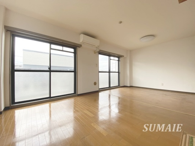 ラ・ルミエールの居間・リビング|南向きのお部屋☆