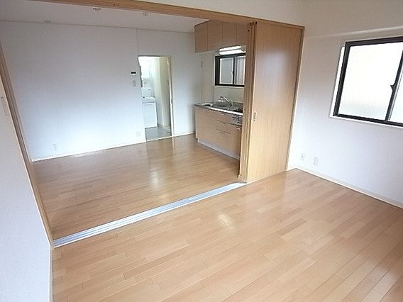 メトロハイツ花隈の居間・リビング