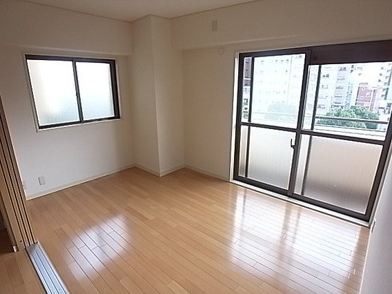 メトロハイツ花隈の居間・リビング