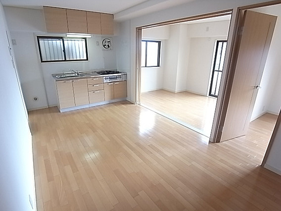 メトロハイツ花隈の居間・リビング