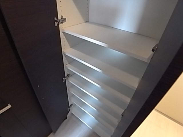 ウォームスヴィル神戸元町ＪＰの玄関