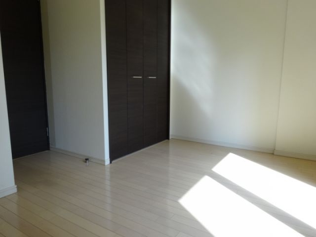 ウォームスヴィル神戸元町ＪＰの居間・リビング