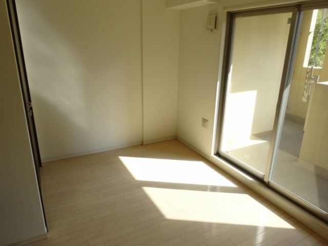 ウォームスヴィル神戸元町ＪＰの居間・リビング