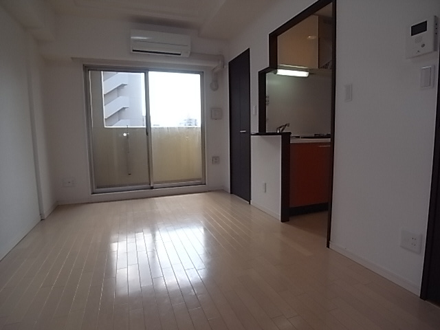 ウォームスヴィル神戸元町ＪＰの居間・リビング