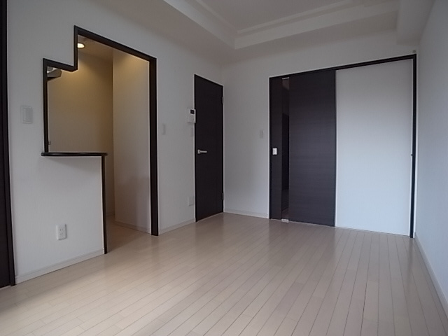 ウォームスヴィル神戸元町ＪＰの居間・リビング