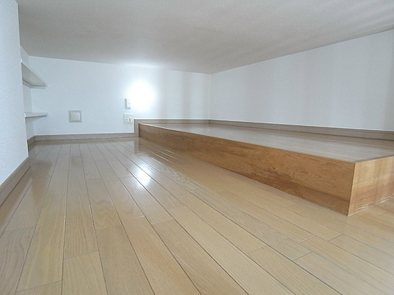 エステムコート三宮駅前ラドゥーの洋室