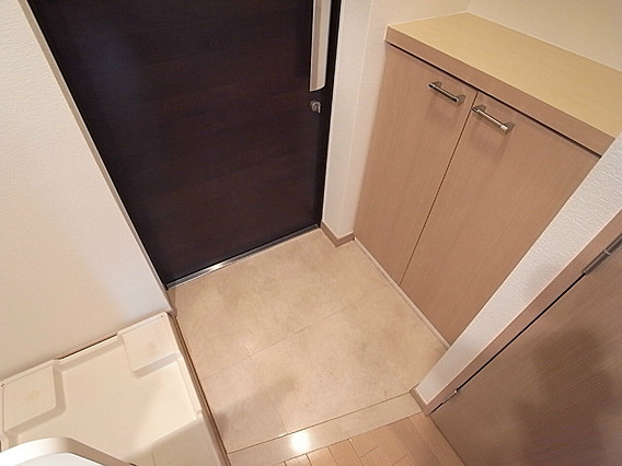 エステムコート三宮駅前ラドゥーの玄関