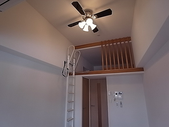 エステムコート三宮駅前ラドゥーの居間・リビング