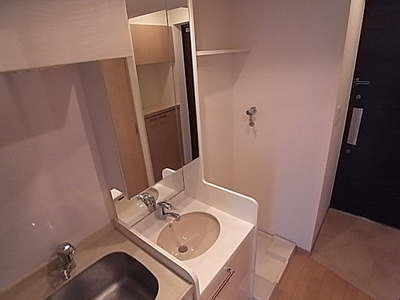 エステムコート三宮駅前ラドゥーの洗面所