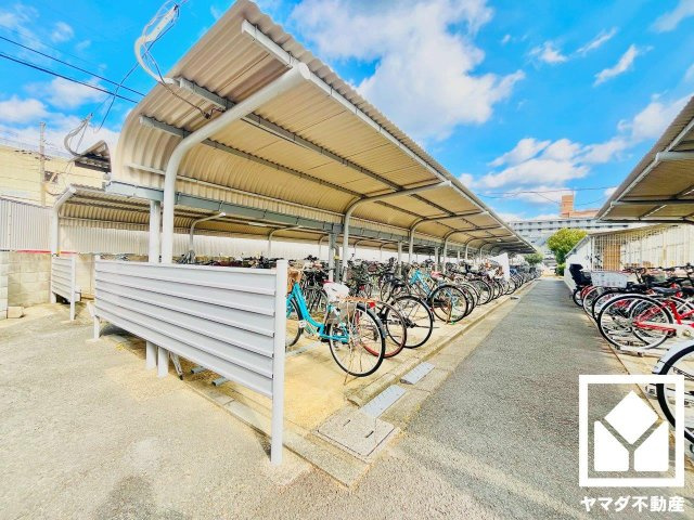 コープ野村京都南の駐輪場