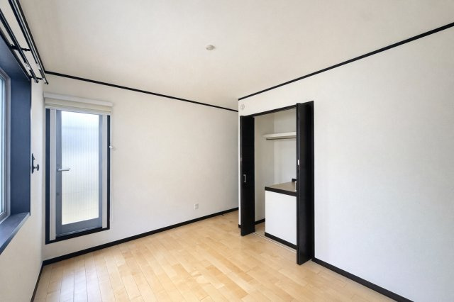 川口青木　中古戸建の洋室|家具のレイアウトも自由自在な洋室は、暮らす人のスタイルに寄り添える柔軟な一部屋。毎日をより快適に、自分らしく過ごせる場所です。