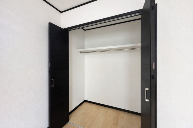 川口青木　中古戸建の収納|暮らしにぴったり合うサイズと配置で設計された収納スペースは、住まいの使いやすさを徹底的に追求。毎日の片付けがスムーズになり、ストレスを大幅に軽減してくれます。快適な暮らしを支える頼もしい存在です。