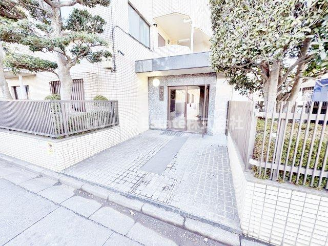 斗米第２マンションのエントランス