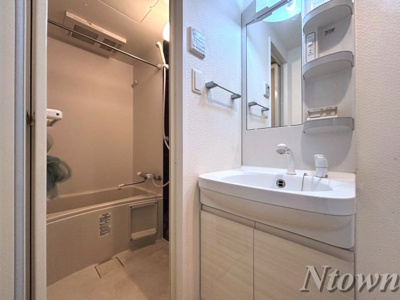 【洗面所】 | S-RESIDENCE名駅南 | 明るい洗面所です