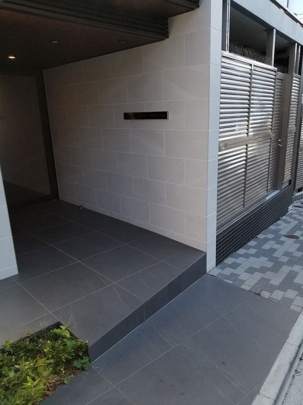 RELUXIA板橋区役所前のエントランス