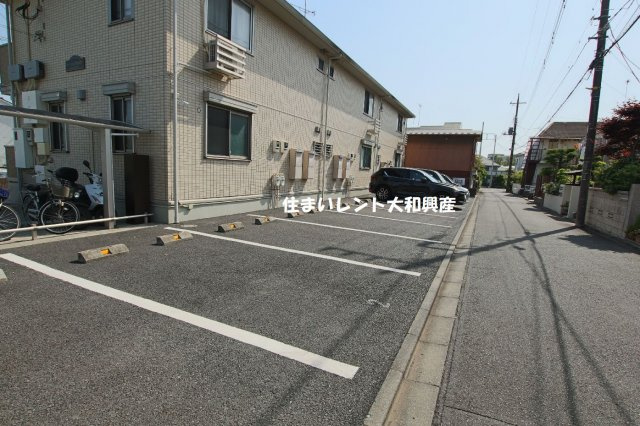 サンフレア東林間の駐車場