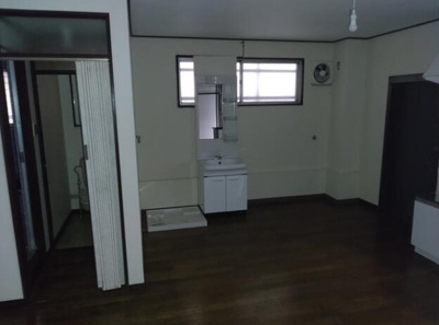 【内装】 | 内田ビル | 明るい色調の室内です