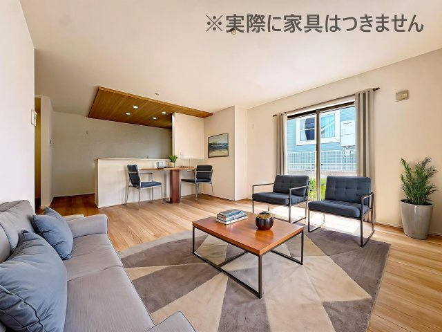 新築戸建・新築建売　郡山市安積四丁目　安積第三小・安積第二中の居間・リビング|画像はバーチャルホームステージングの加工による演出で、実際の家具は付きません。