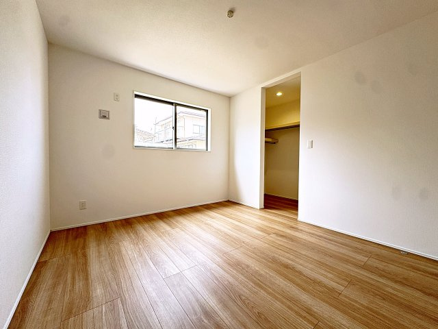 新築戸建・新築建売　郡山市安積四丁目　安積第三小・安積第二中の洋室|7帖の洋室は広々としておりWIC収納付きでご夫婦の主寝室におすすめです！