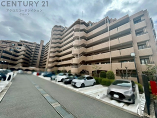 周辺は近くに公園やコミュニティ広場があり生活利便施設も整っており住みやすい住環境です。