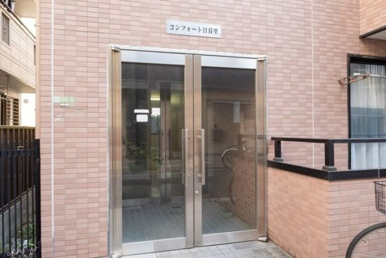 コンフォート日暮里のエントランス