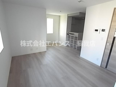 【居間・リビング】 | ラ・パートメント本千葉 | おしゃれな居間です