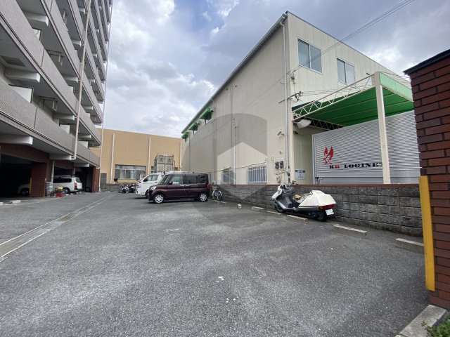 ニュープリーメルの駐車場