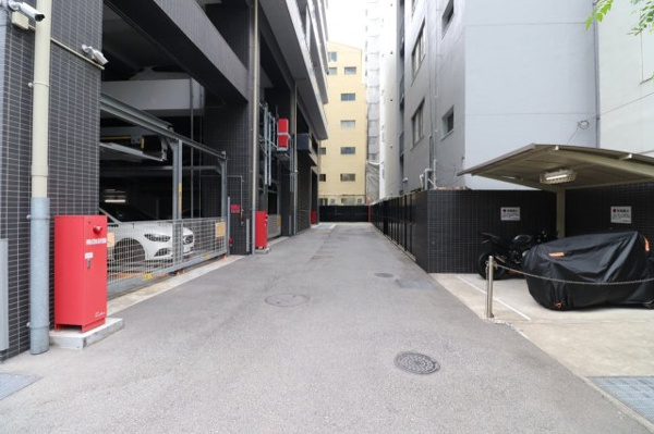 【駐車場】 | 【駐車場】車は計53台を駐車可能です！平面式駐車場も2区画ございます！