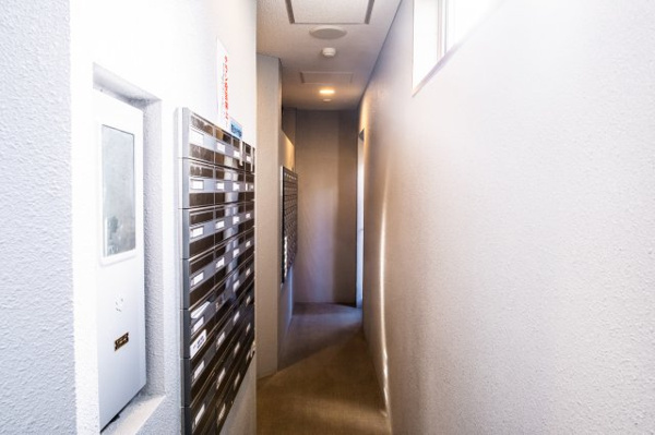 【設備】 | 【メールコーナー】シンプルなデザインで使い勝手の良い郵便受けです！