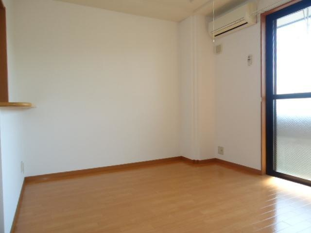 プレステージ東根の居間・リビング|リビング