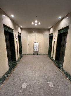 【エントランス】 | ラムザタワー | エレベーターを4基完備しており、快適にご利用いただけます。