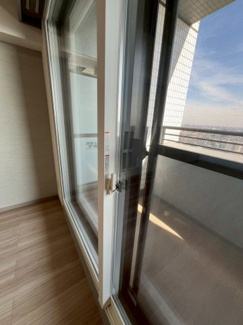 【バルコニー】 | ラムザタワー | 断熱性・防音性に優れた二重サッシを採用しており、紫外線をカットするため、お肌にも安心です。