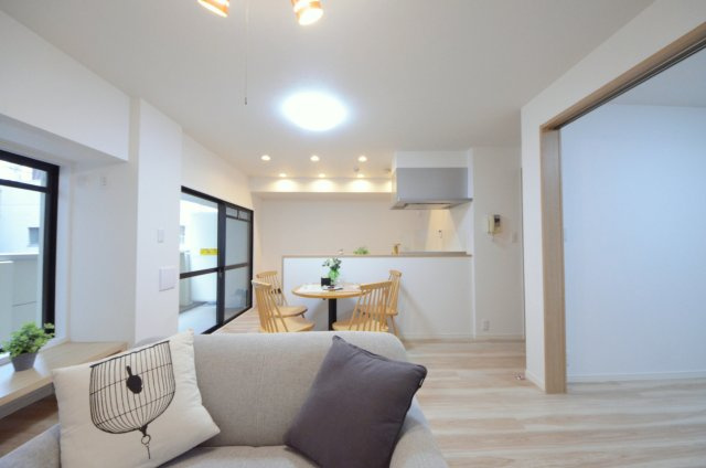 藤和猫屋町ハイタウンの居間・リビング|令和7年4月リノベーション済の綺麗なお部屋です