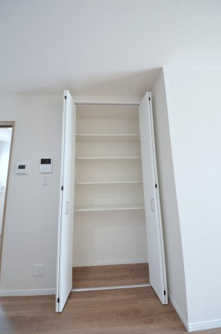 宮島口西三丁目の収納|リビングにも収納スペースがあります