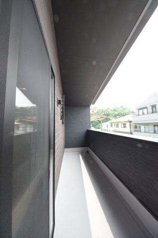 宮島口西三丁目のバルコニー|南向きの広いバルコニー
屋根があるので急な雨でも安心です