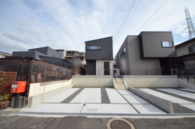 五月が丘四丁目の外観|敷地広々45坪
駐車は2台可能です