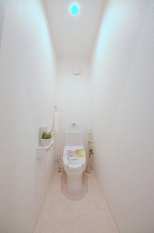 五月が丘四丁目のトイレ|1階トイレ。勿論ウォシュレット付です。