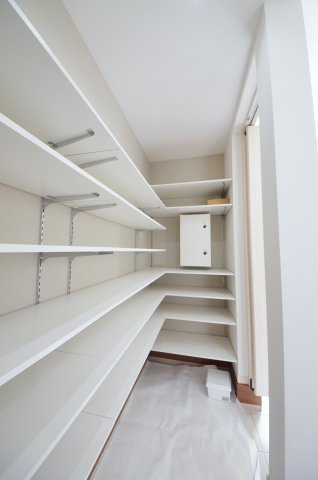 上安二丁目の収納|玄関には大容量のシューズボックスと土間収納があります