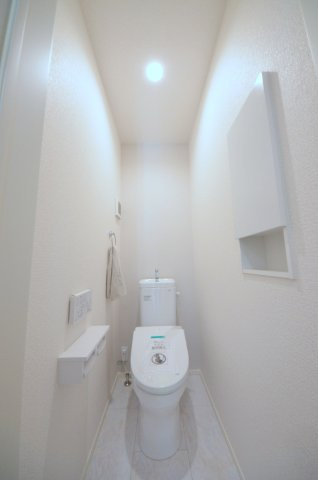 宮内字西畑口のトイレ|窓のある明るいトイレ
勿論ウォシュレット付きです